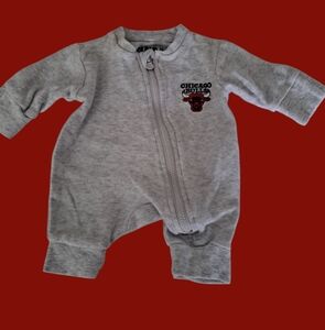 NBA Chicago Bulls Gray One Piece 7.5 lbs 50 cm (zero months) Baby Primark